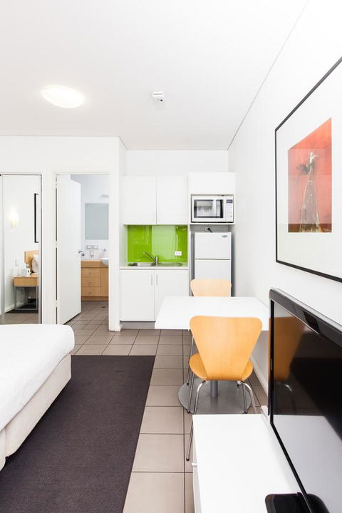 Majestic Oasis Apartments - Accommodation Bookings 27