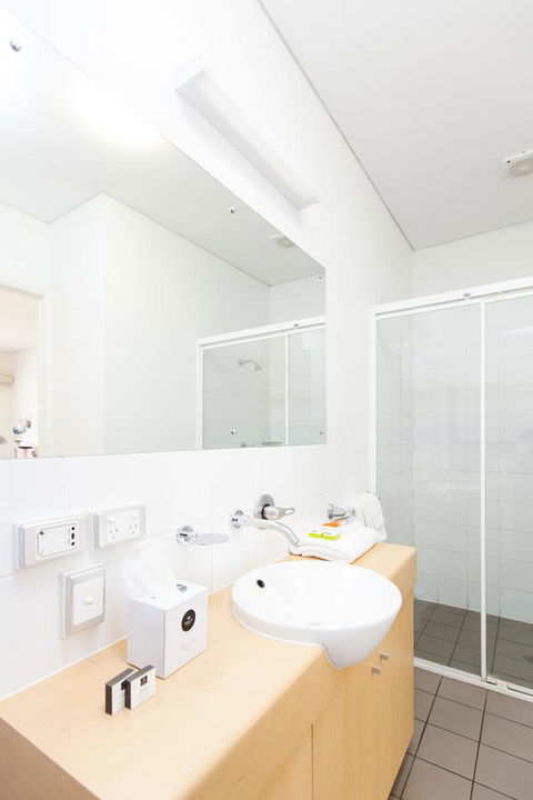 Majestic Oasis Apartments - Accommodation Bookings 25