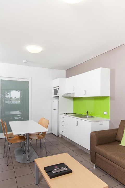 Majestic Oasis Apartments - Accommodation Bookings 16