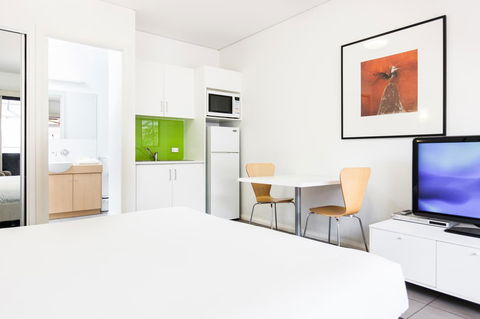 Majestic Oasis Apartments - Accommodation Bookings 24
