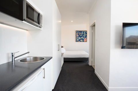 Bay 10 - Suites And Apartments - Accommodation Bookings 1