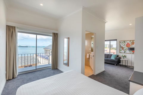 Bay 10 - Suites And Apartments - Accommodation Bookings 11