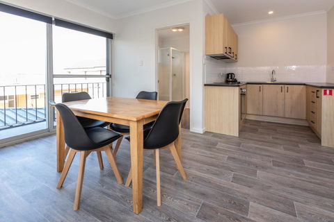 Bay 10 - Suites And Apartments - Accommodation Bookings 10