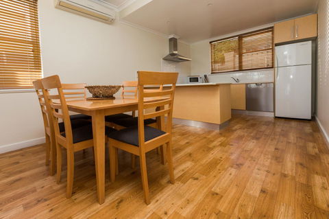 Bay 10 - Suites And Apartments - Accommodation Bookings 32