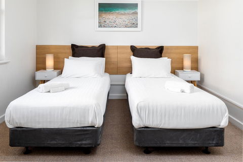 Bay 10 - Suites And Apartments - Accommodation Bookings 15