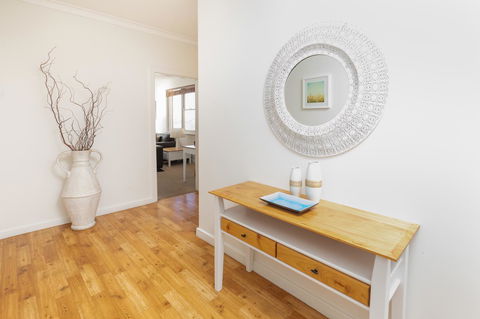 Bay 10 - Suites And Apartments - Accommodation Bookings 14