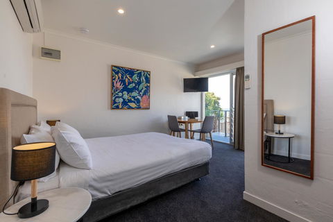 Bay 10 - Suites And Apartments - Accommodation Bookings 13
