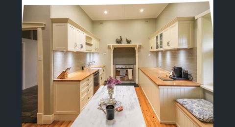 Ambrosia Holiday Home - Accommodation Bookings 24