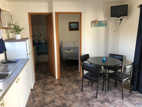 Rocks Retreat Cabin - Dolphin - Accommodation Bookings 4