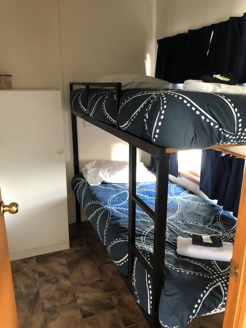 Rocks Retreat Cabin - Dolphin - Accommodation Bookings 3