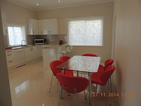 Glenelg - Marina Retreat - Accommodation Bookings 13