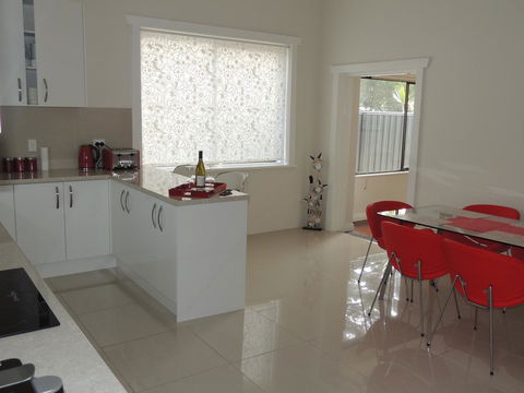 Glenelg - Marina Retreat - Accommodation Bookings 10