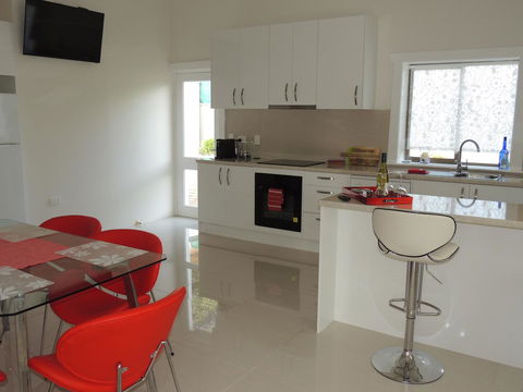Glenelg - Marina Retreat - Accommodation Bookings 12