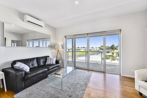 Aloha Waterfront Properties - Accommodation Bookings 26