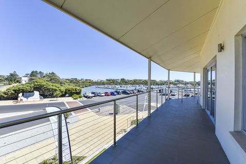Aloha Waterfront Properties - Accommodation Bookings 10