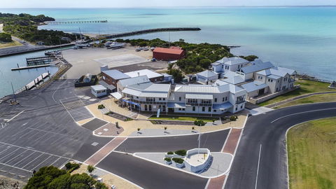 Aloha Waterfront Properties - Accommodation Bookings 1
