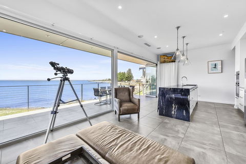 Aloha Waterfront Properties - Accommodation Bookings 8