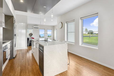 Aloha Waterfront Properties - Accommodation Bookings 6