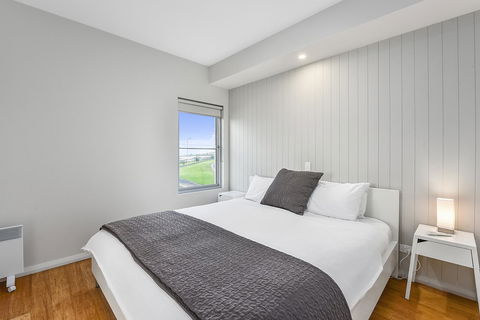 Aloha Waterfront Properties - Accommodation Bookings 13