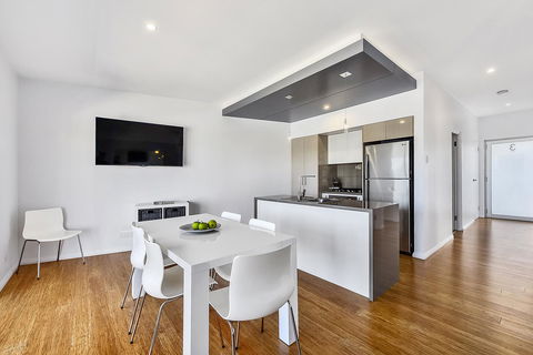 Aloha Waterfront Properties - Accommodation Bookings 16