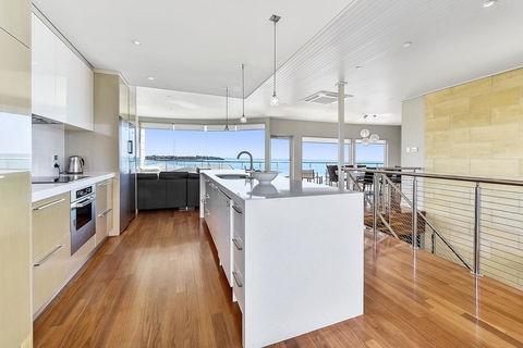 Aloha Waterfront Properties - Accommodation Bookings 5