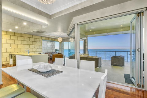 Aloha Waterfront Properties - Accommodation Bookings 9