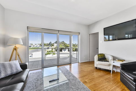 Aloha Waterfront Properties - Accommodation Bookings 29