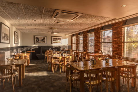 Astor Inn - Accommodation Bookings 24