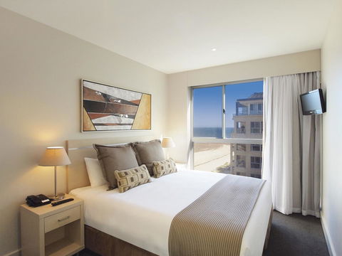 Oaks Glenelg Plaza Pier Suites - Accommodation Bookings 2