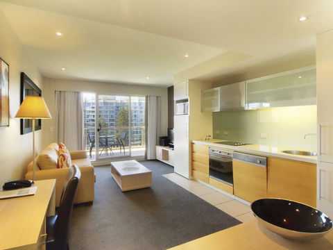 Oaks Glenelg Plaza Pier Suites - Accommodation Bookings 6