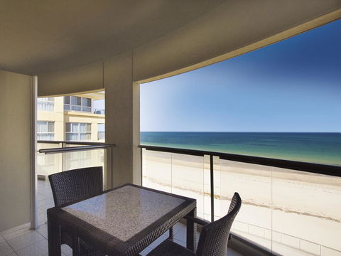 Oaks Glenelg Plaza Pier Suites - Accommodation Bookings 4