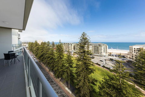 Oaks Glenelg Liberty Suites - Accommodation Bookings 13