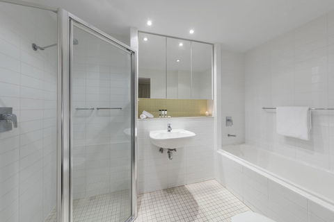 Oaks Glenelg Liberty Suites - Accommodation Bookings 28