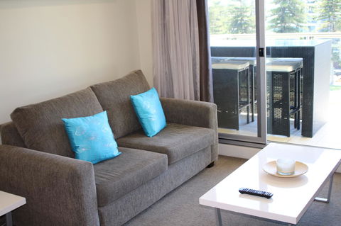 Beachside Luxury Getaway In Glenelg - Accommodation Bookings 8