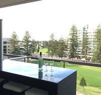 Beachside Luxury getaway in Glenelg - Accommodation Bookings