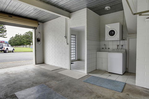 Tasman Beachside Apartment - Accommodation Bookings 11