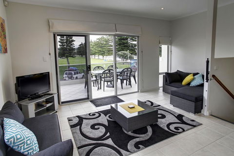 Tasman Beachside Apartment - Accommodation Bookings 4