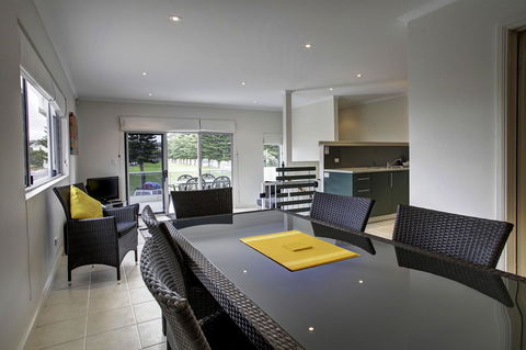 Tasman Beachside Apartment - Accommodation Bookings 5