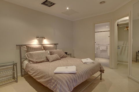 Tasman Beachside Apartment - Accommodation Bookings 6