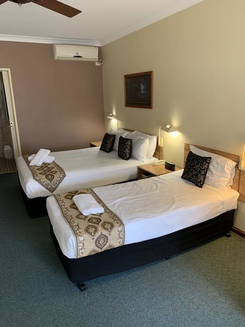 Cumberland Motor Inn - Accommodation Bookings 9