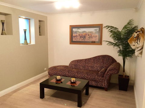 Superb Townhouse In North Adelaide - Accommodation Bookings 18