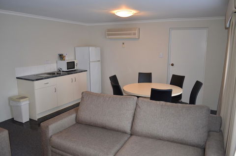 Arkana Motor Inn & Terrace Apartments - Accommodation Bookings 11