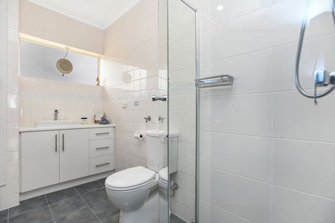 The Dolphins Beachfront Apartments - Accommodation Bookings 15
