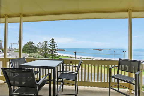 The Dolphins Beachfront Apartments - Accommodation Bookings 9