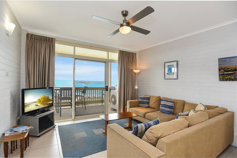 The Dolphins Beachfront Apartments - Accommodation Bookings 13