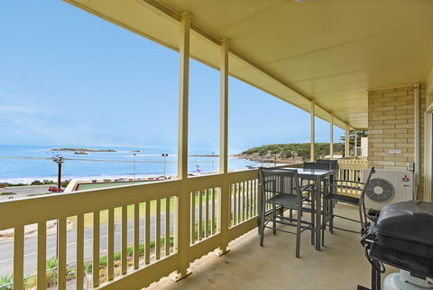 The Dolphins Beachfront Apartments - Accommodation Bookings 10