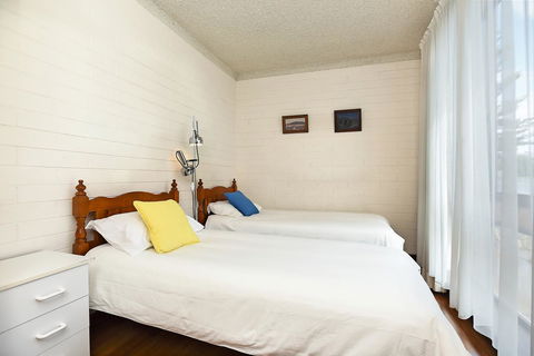 The Dolphins Beachfront Apartments - Accommodation Bookings 8
