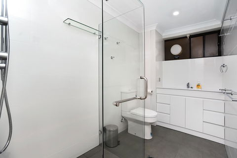 The Dolphins Beachfront Apartments - Accommodation Bookings 2