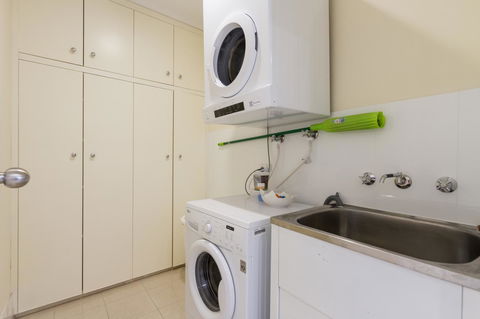 Adelaide Style Accommodation-Close To City-North Adelaide-3 Bdrm- FREE Parking - Accommodation Bookings 32