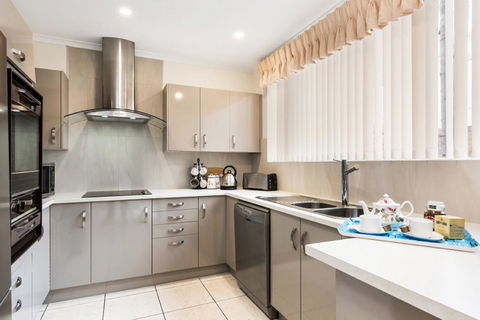 Adelaide Style Accommodation-Close To City-North Adelaide-3 Bdrm- FREE Parking - Accommodation Bookings 6